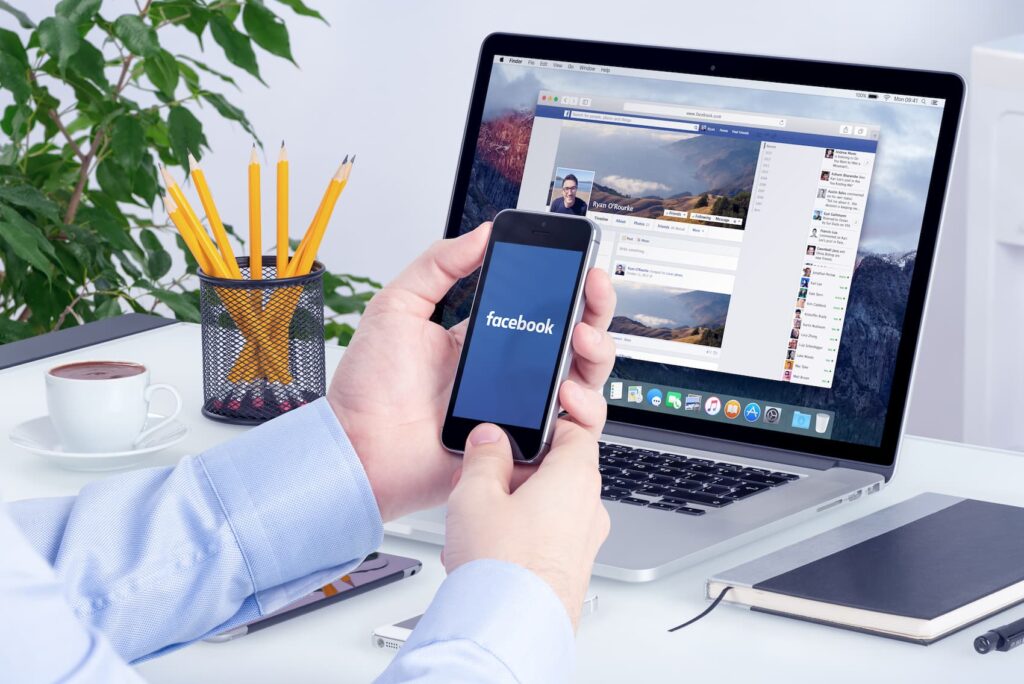 8 Ways the Internet Allows Us to Stay Connected